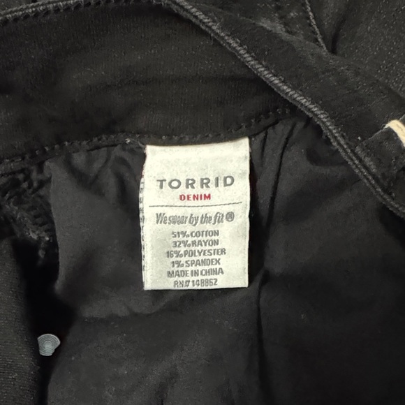 NWT Torrid Black High Rise Ultra Skinny Jeans with Embroidered Accents Size 20R - Picture 8 of 14